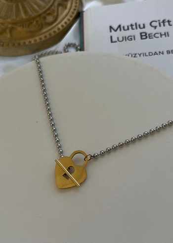 Zara Altın Kilit Detaylı Gri Minimalist Kolye
