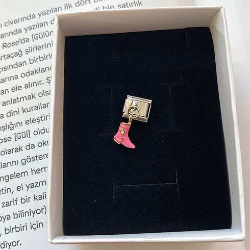 Nomination charm pembe bot