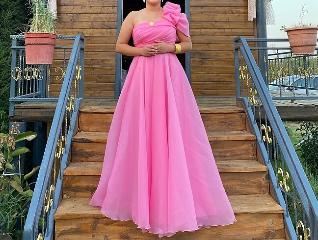 Pembe Abiye