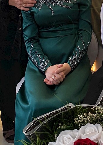 Uzun Kollu İşlemeli Elbisesi - Görsel 4