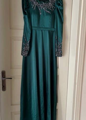 Uzun Kollu İşlemeli Elbisesi - Görsel 5