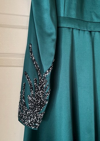 Uzun Kollu İşlemeli Elbisesi - Görsel 6