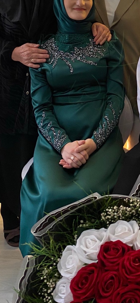 Uzun Kollu İşlemeli Elbisesi - Görsel 4