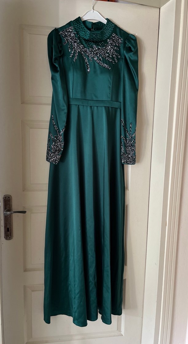 Uzun Kollu İşlemeli Elbisesi - Görsel 5