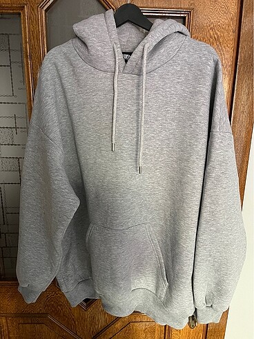 GRİ KAPÜŞONLU SWEATSHIRT