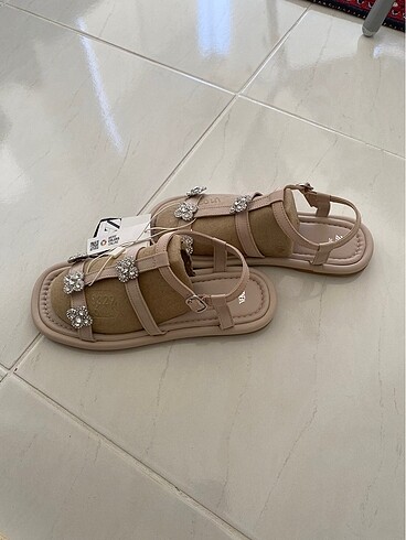 Zara Zara taşlı sandalet