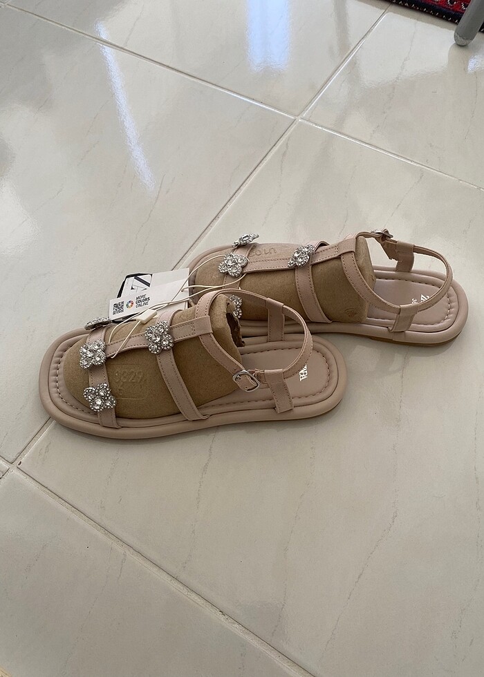 Zara taşlı sandalet - Görsel 2