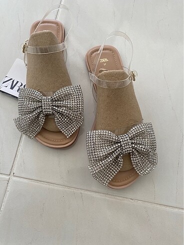 Zara taşlı sandalet