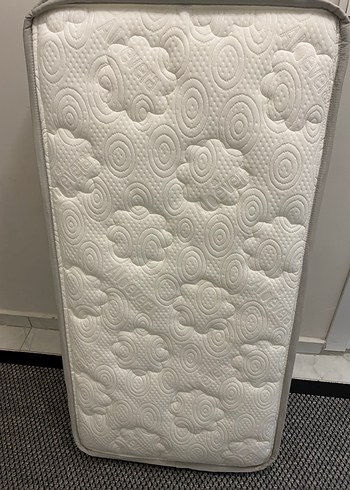 Gri ve Beyaz Yatak - Görsel 4