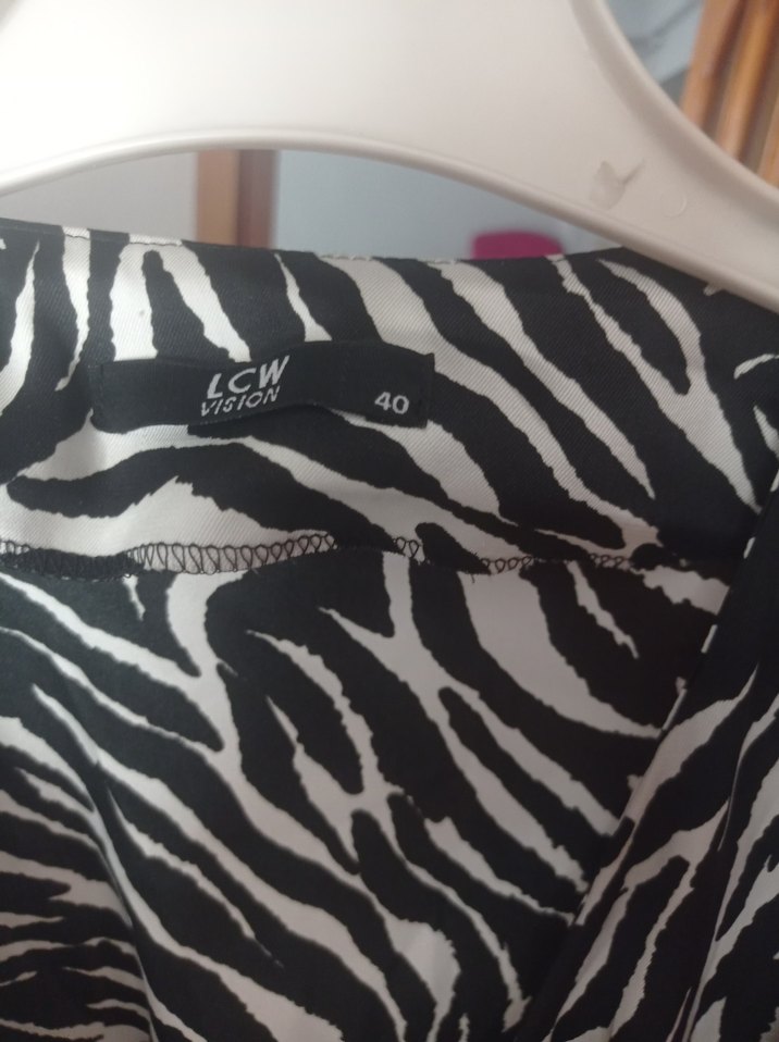 Zebra Desenli Uzun V Yaka Kadın Elbise - Görsel 3