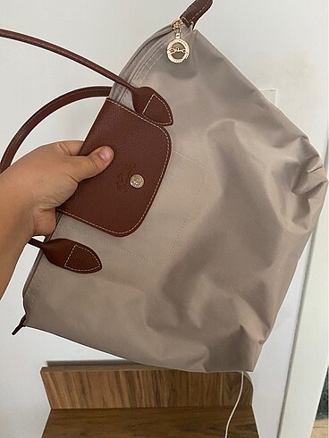 Longchamp çanta orta boydur
