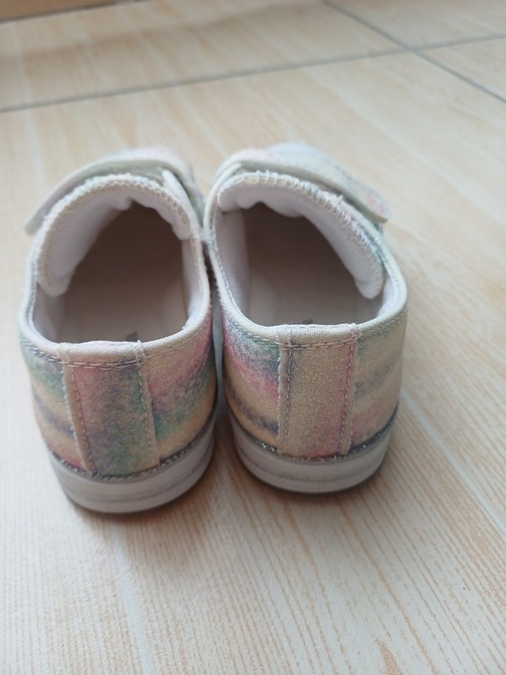 Kız Çocukları İçin Pastel Renkli Bağcıksız Spor Ayakkabı - Görsel 4