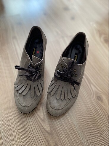 Greyder topuklu ayakkabı