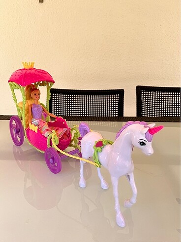 Barbie at arabası