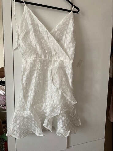 Beyaz puantiyeli yazlık mini elbise