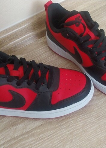 38,5 Beden kırmızı Renk Nike court 