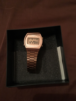 Casio retro saat
