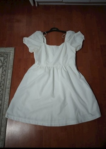 Beyaz Mini kare yaka elbise
