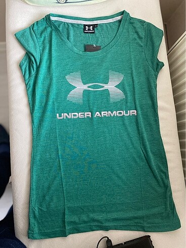 Diğer UNDER ATMOUR Kadın t-shirt