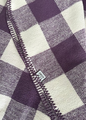 Mor ve Beyaz Ekose Desenli Battaniye - Görsel 3