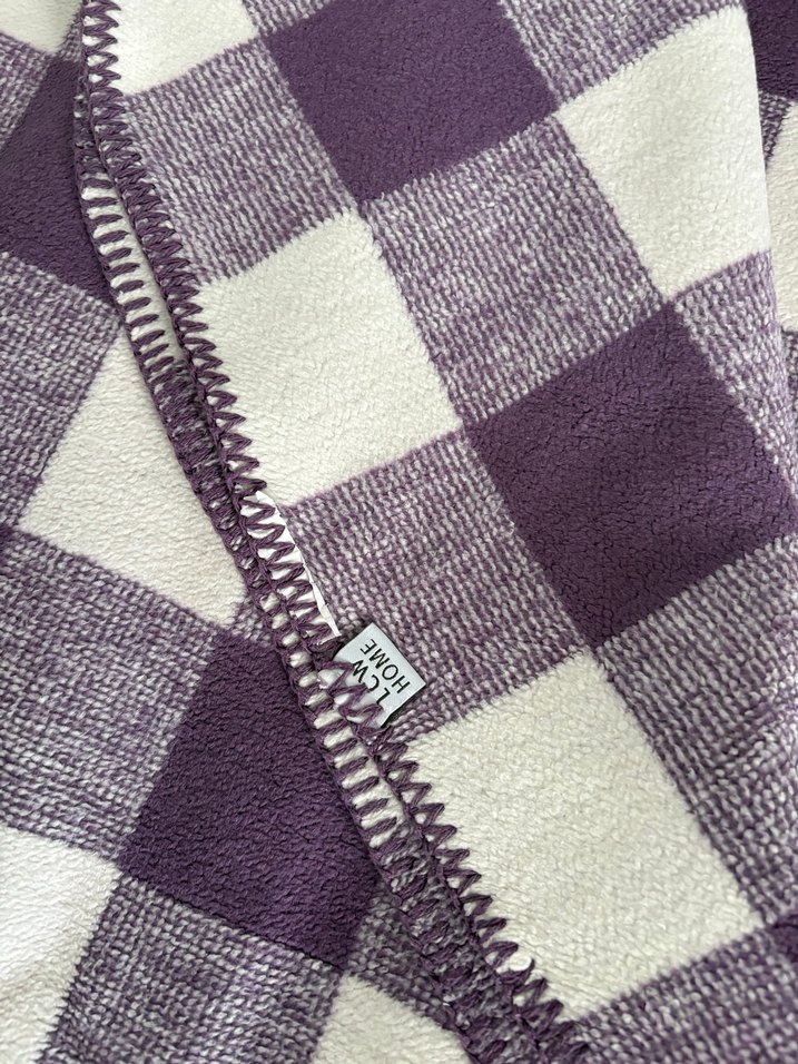 Mor ve Beyaz Ekose Desenli Battaniye - Görsel 3