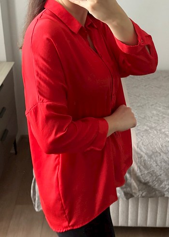 Kadın Kırmızı Düğmeli Saten Gömlek - Görsel 2