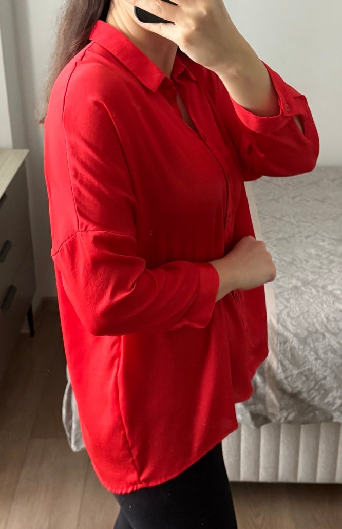 Kadın Kırmızı Düğmeli Saten Gömlek - Görsel 2