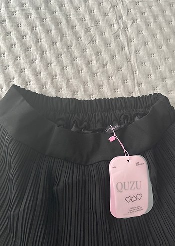 l Beden Siyah Pilili Mini Etek