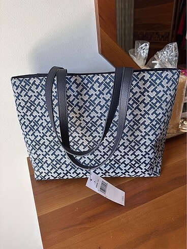 Tommy Hilfiger Tommy el çantasi