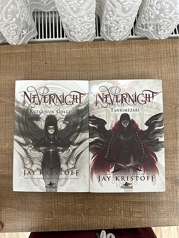 Nevernight serisi