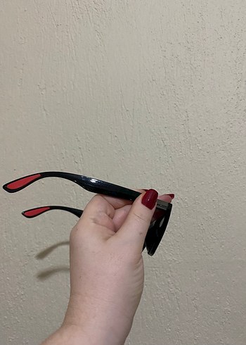 Siyah Güneş Gözlüğü - Görsel 2