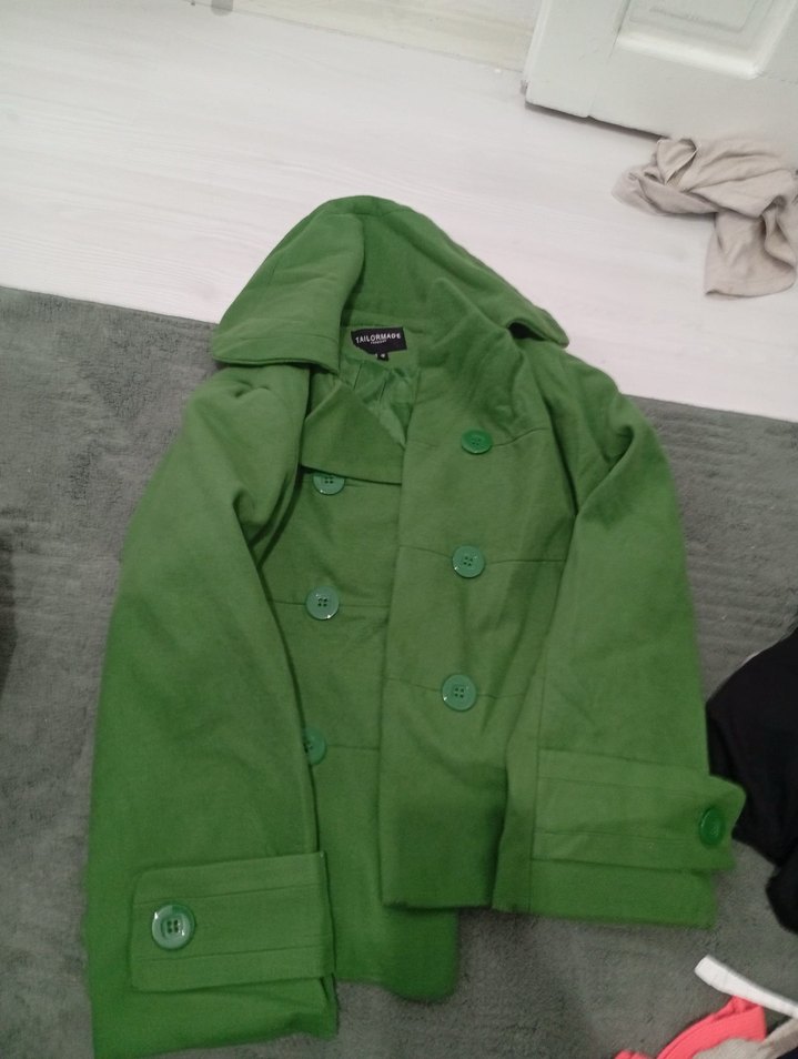 Düğmeli Yeşil  Kaban - Görsel 2