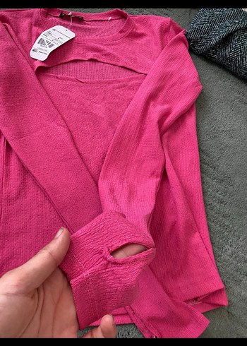 Parmaktan gecırmelı göğüs kısmı dekoltelı sıfır ürünler - Görsel 3