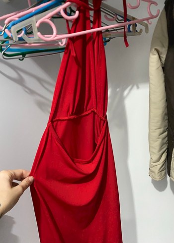 Kırmızı mini Elbise göğüs dekoltelı sırt dekolteli
