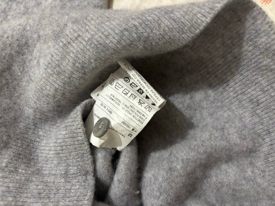 Gri Düğmeli  Yün Hırka - Görsel 3