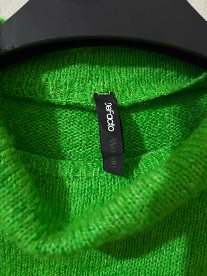 Yeşil Kolsuz Boğazlı Triko Süveter - Görsel 5