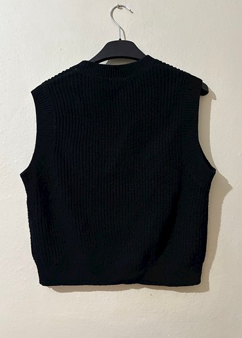 Siyah Nakışlı Kolsuz Örgü Süveter - Görsel 4