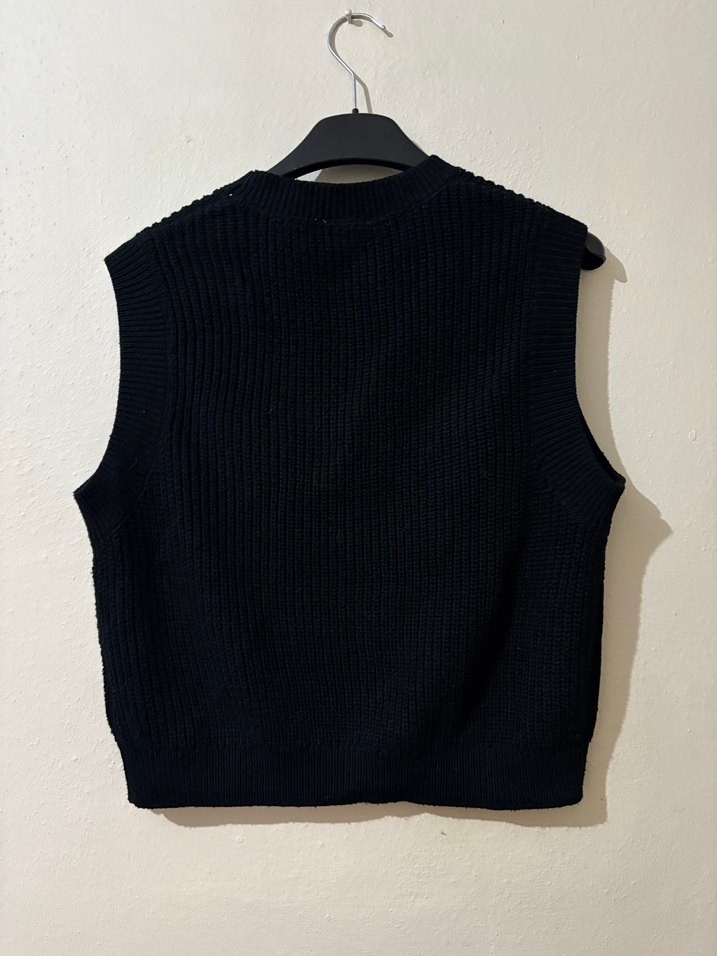 Siyah Nakışlı Kolsuz Örgü Süveter - Görsel 4