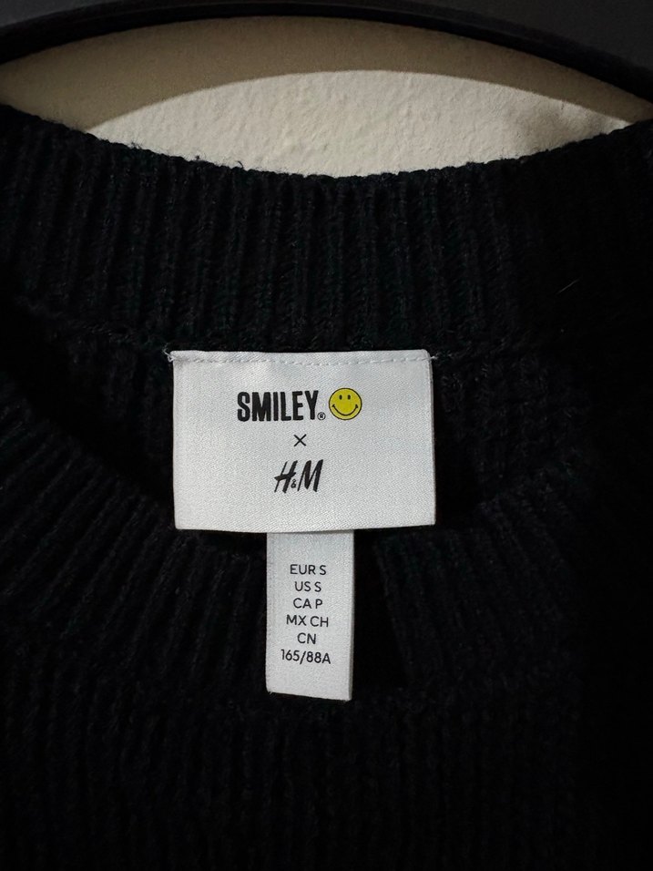 Siyah Nakışlı Kolsuz Örgü Süveter - Görsel 3