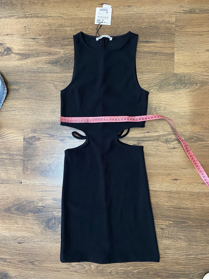 Siyah Kesik Detaylı Uzun Elbise - Görsel 3