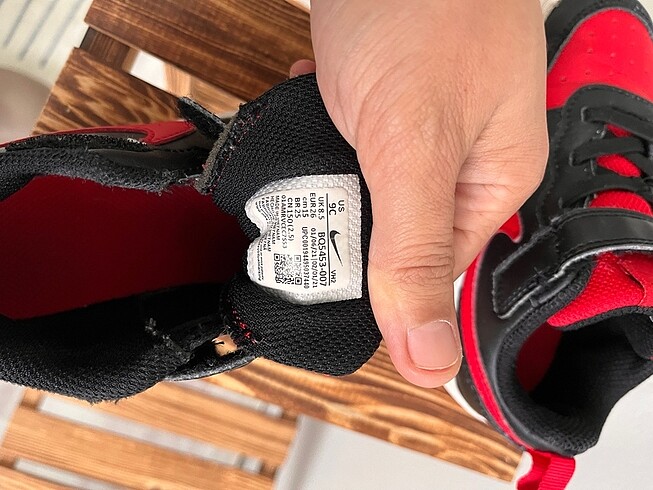 26 Beden kırmızı Renk Nike orjinal spor ayakkabı