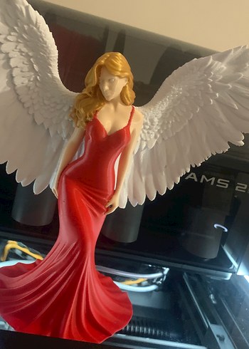 Kırmızı Elbiseli Kanatlı Melek Figürü - Görsel 5