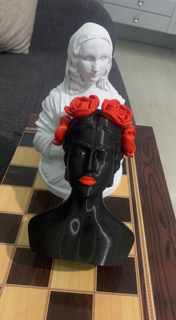 Kırmızı Güllü Siyah Kadın Büst Figürin - Görsel 2