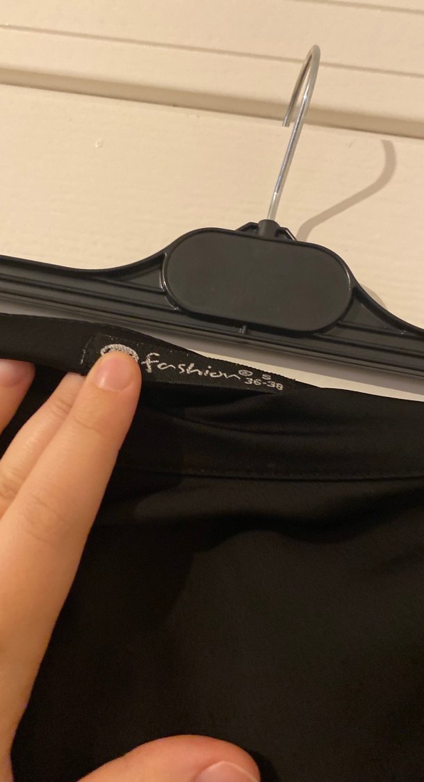 Kadın Siyah Uzun Dökümlü Saten Etek - Görsel 2