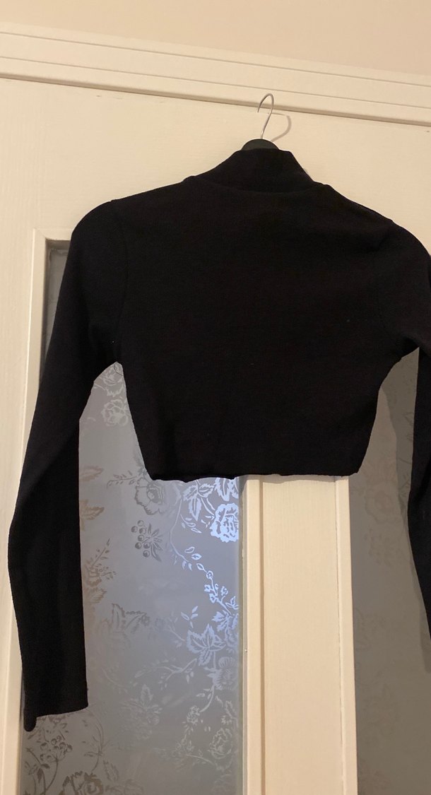 Siyah Dik Yaka Uzun Kollu Kadın Crop Kazak - Görsel 3