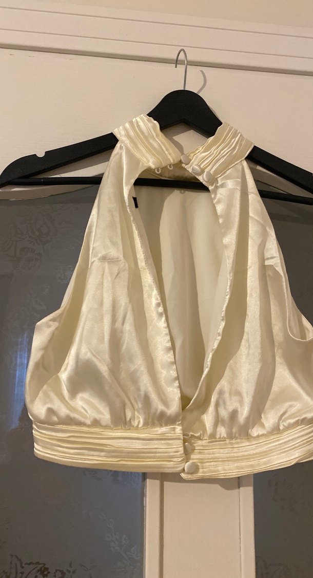 Drapeli Beyaz Saten Crop Bluz - Görsel 2