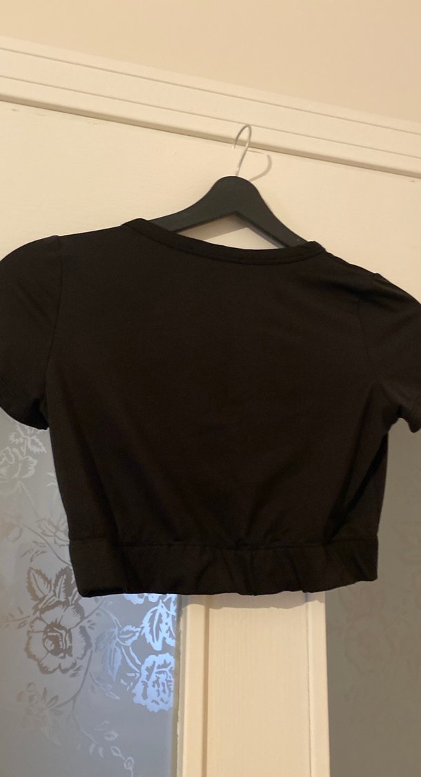 Siyah Kısa Kollu Crop Top - Görsel 3