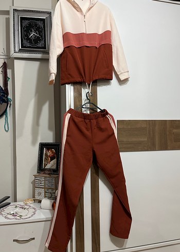 Diğer Kadın Kapüşonlu Fermuarlı Mini Sweatshirt ve Pantolon
