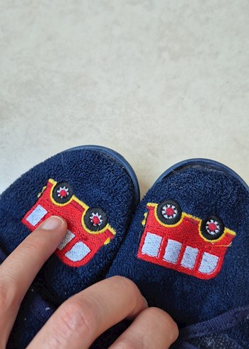 Mavi Erkek Çocuk Nakışlı Sıcak Terlik - Görsel 2