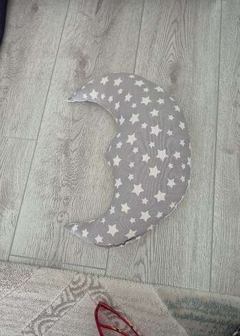 Gri Nakışlı Ay Şeklinde Uyku Yastığı - Görsel 2